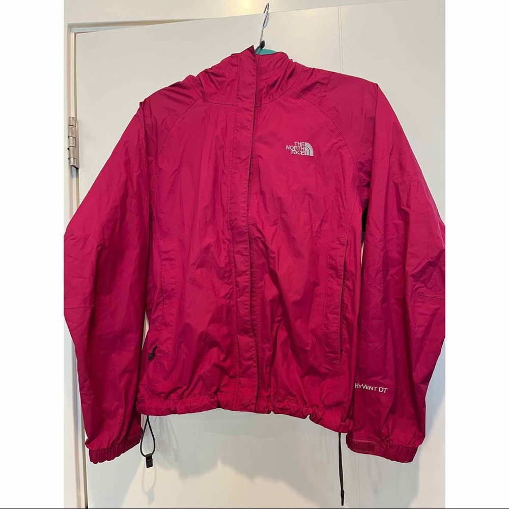 Women’s Northface Hot Pink HyVent Rain Jacket, sz S